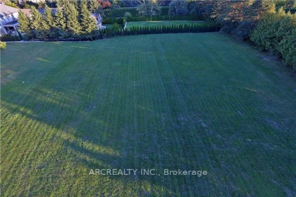 655 Woodland Acres Cres, Vaughan