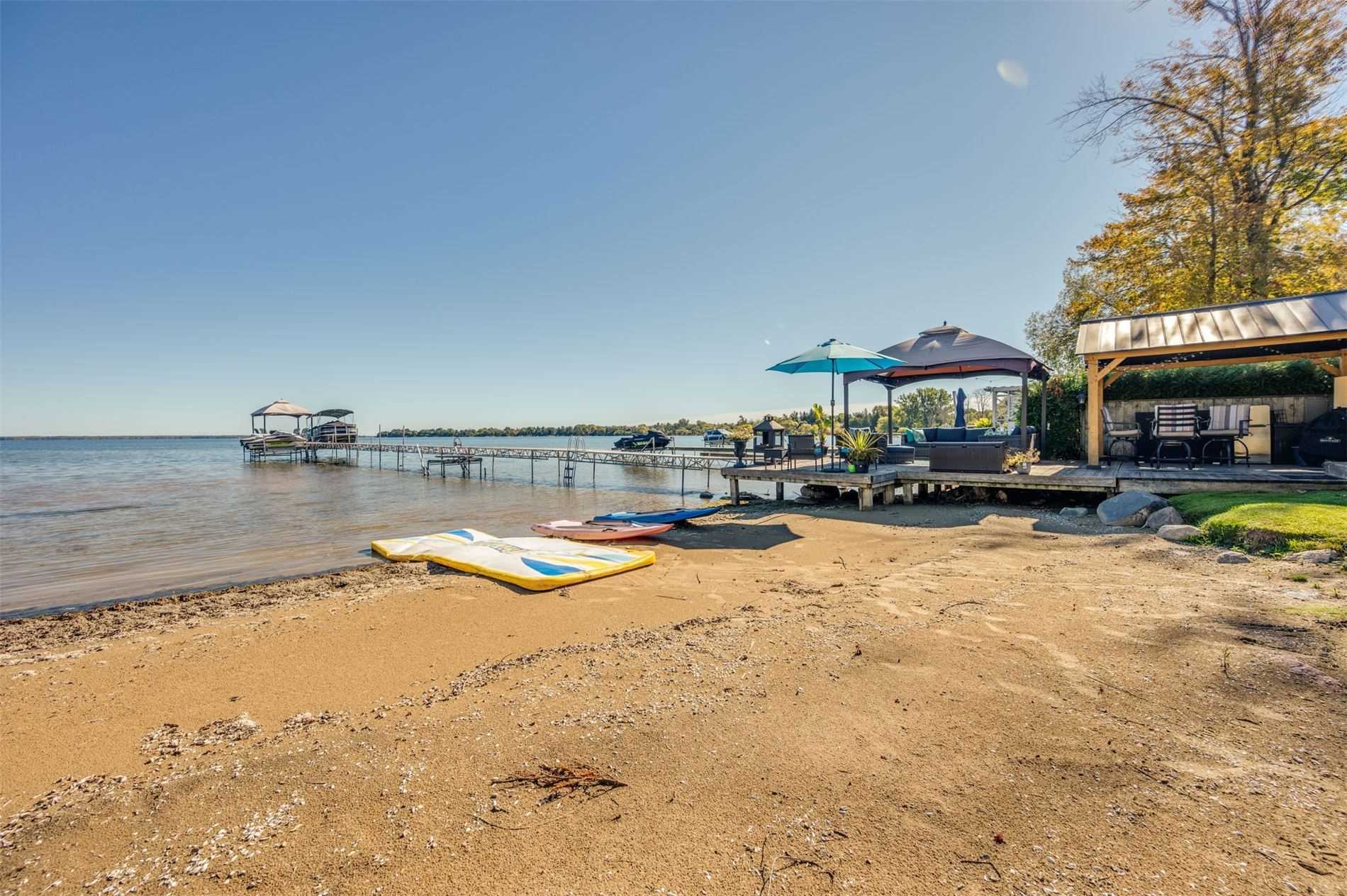 713 Lake Dr E
