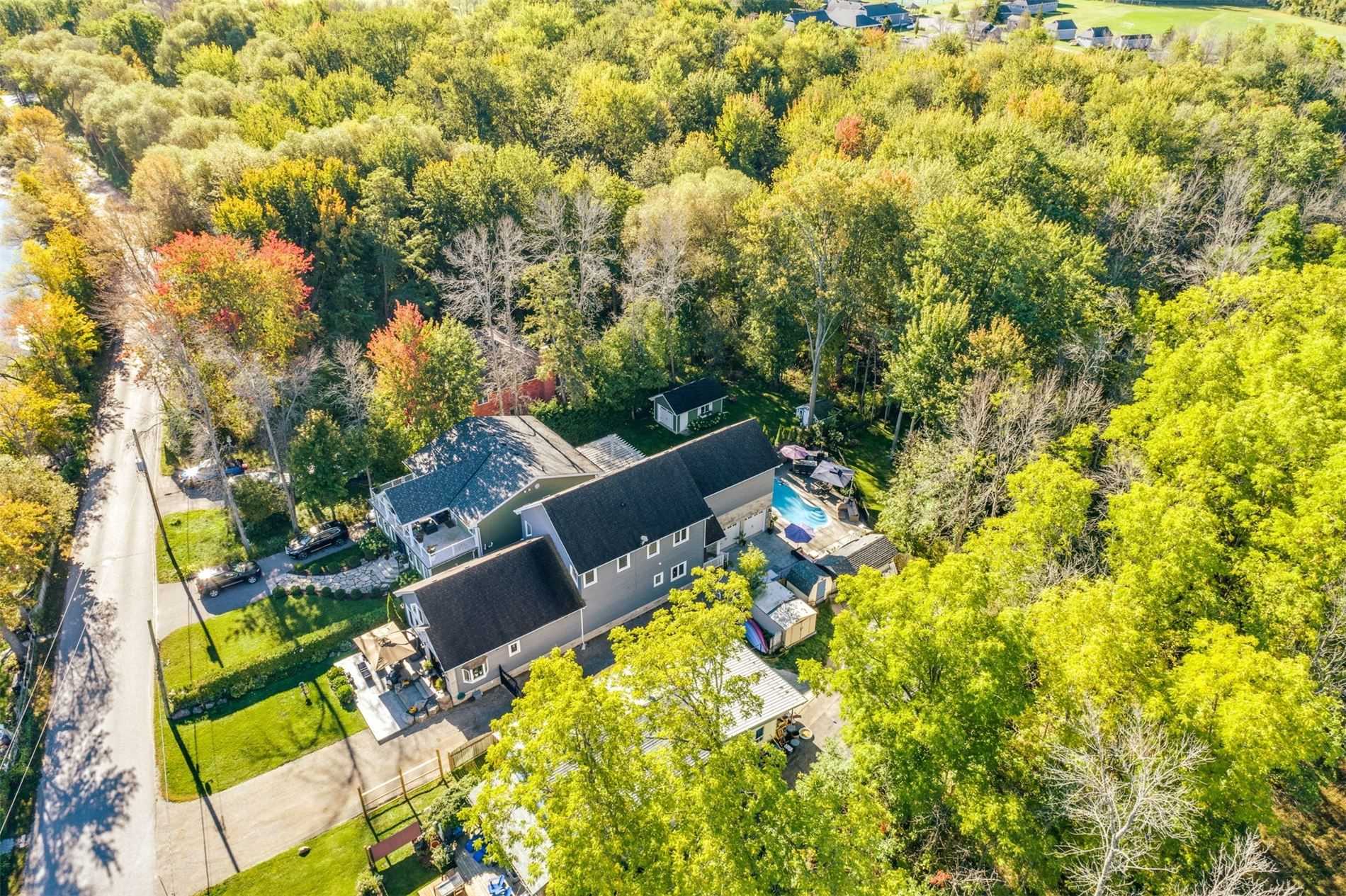 713 Lake Dr E