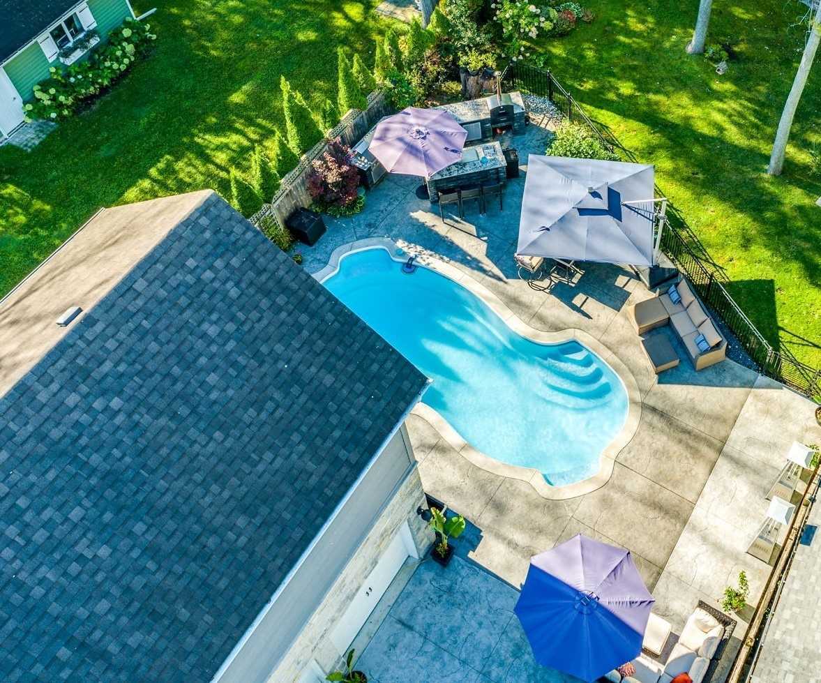 713 Lake Dr E