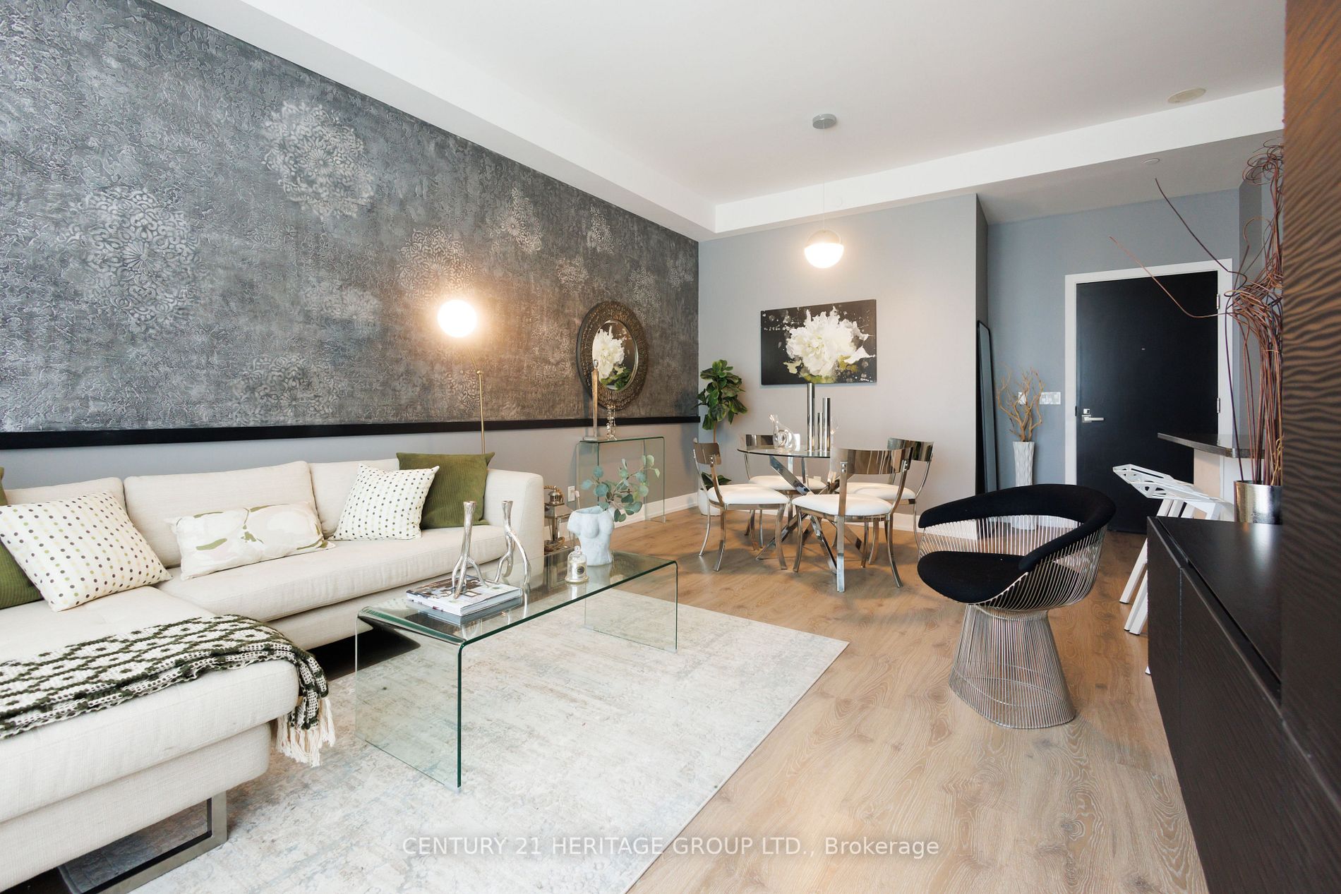 9471 Yonge St, #213