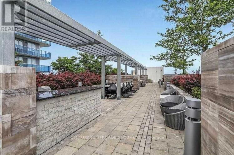 9471 Yonge St, #213
