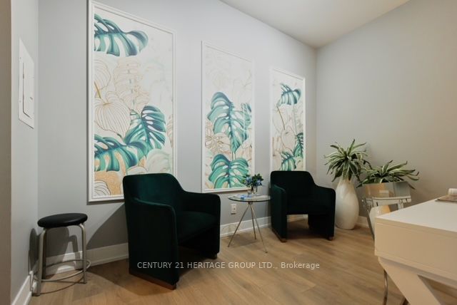 9471 Yonge St, #213