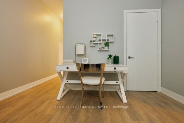 9471 Yonge St, #213