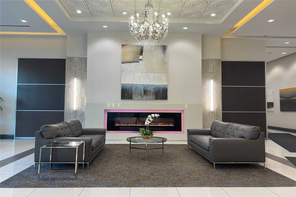 7161 Yonge St, Markham