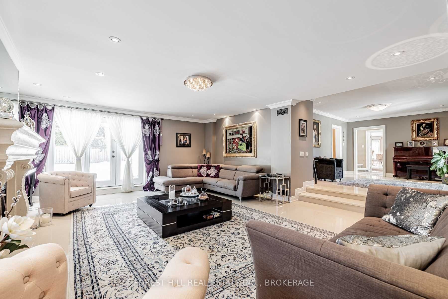 15 Laureleaf Rd