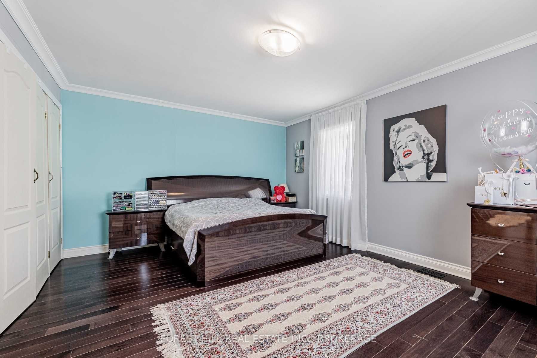 15 Laureleaf Rd