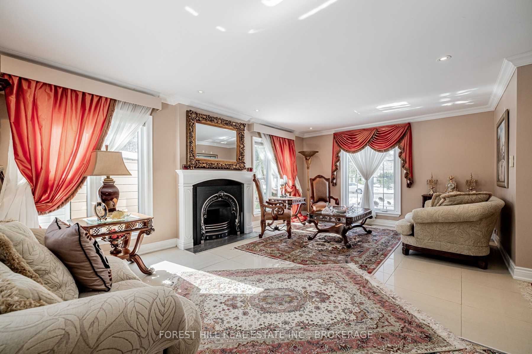 15 Laureleaf Rd