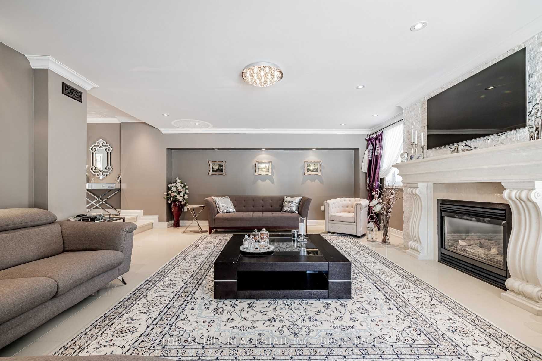 15 Laureleaf Rd