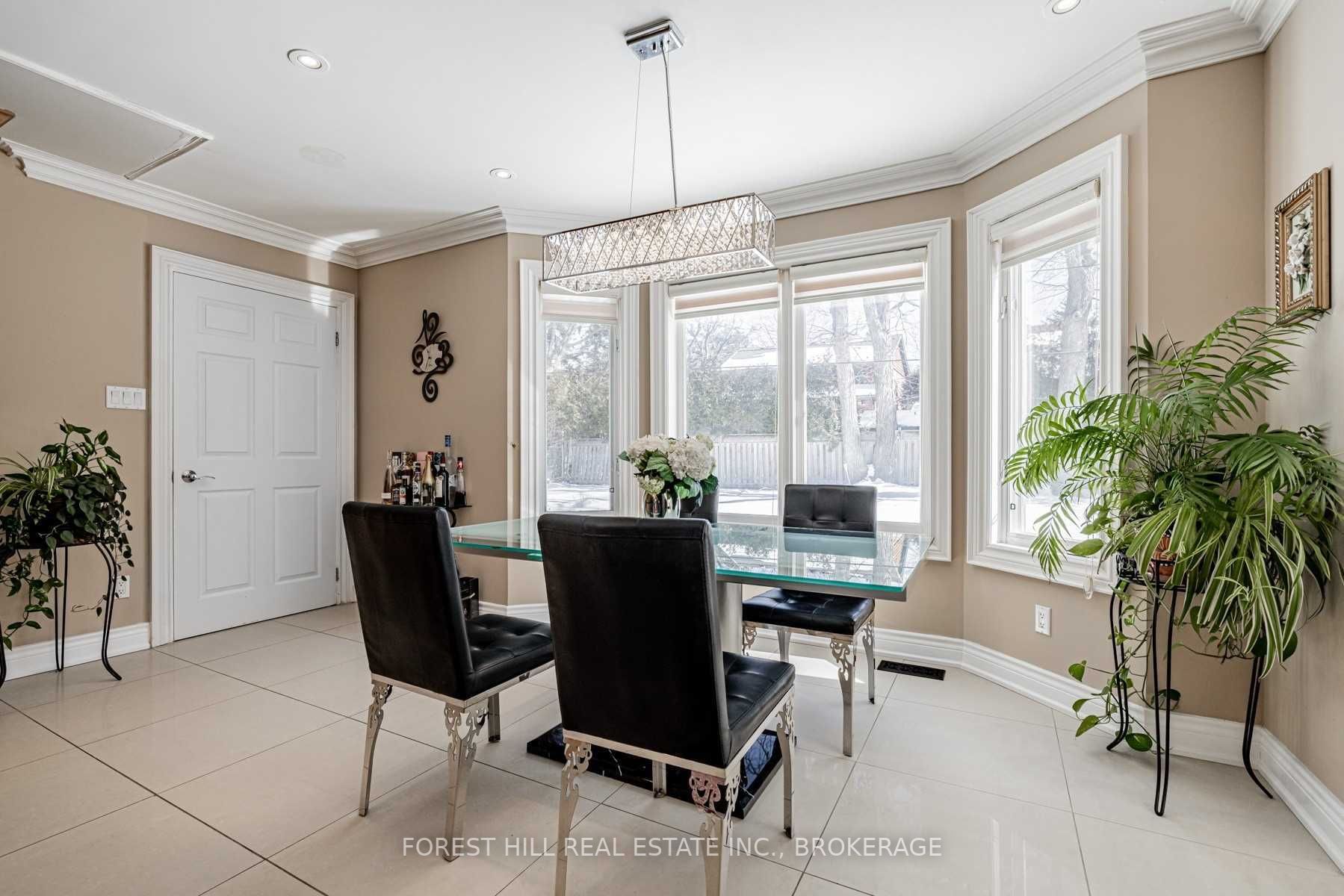 15 Laureleaf Rd
