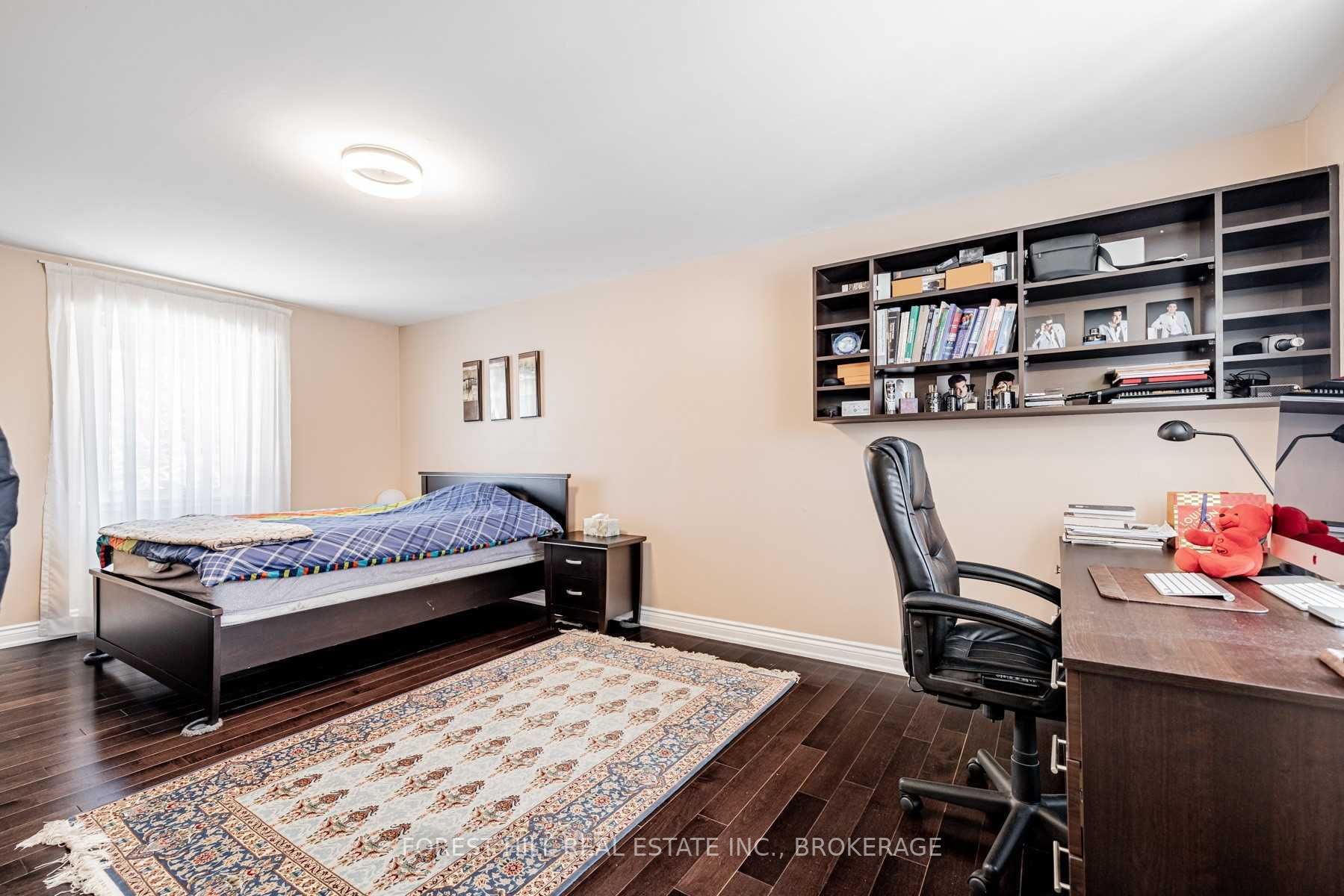 15 Laureleaf Rd