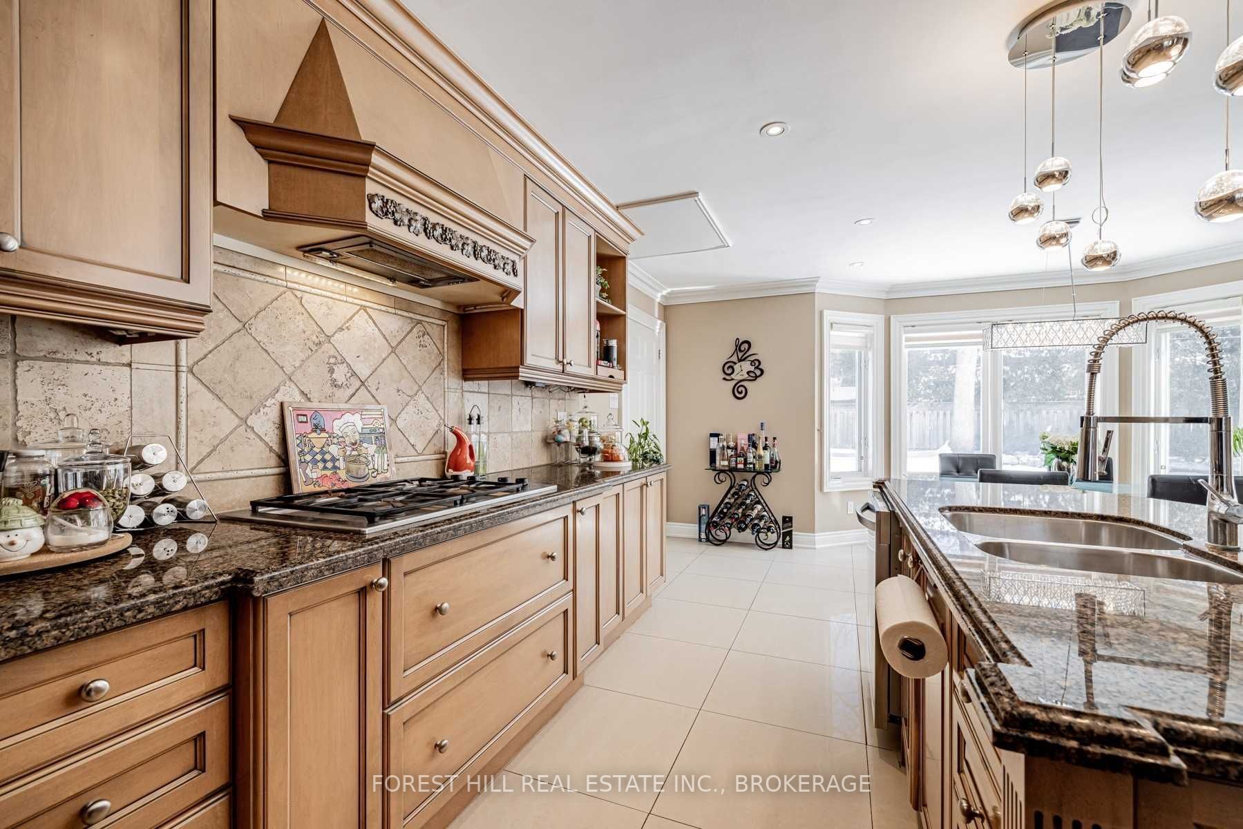 15 Laureleaf Rd