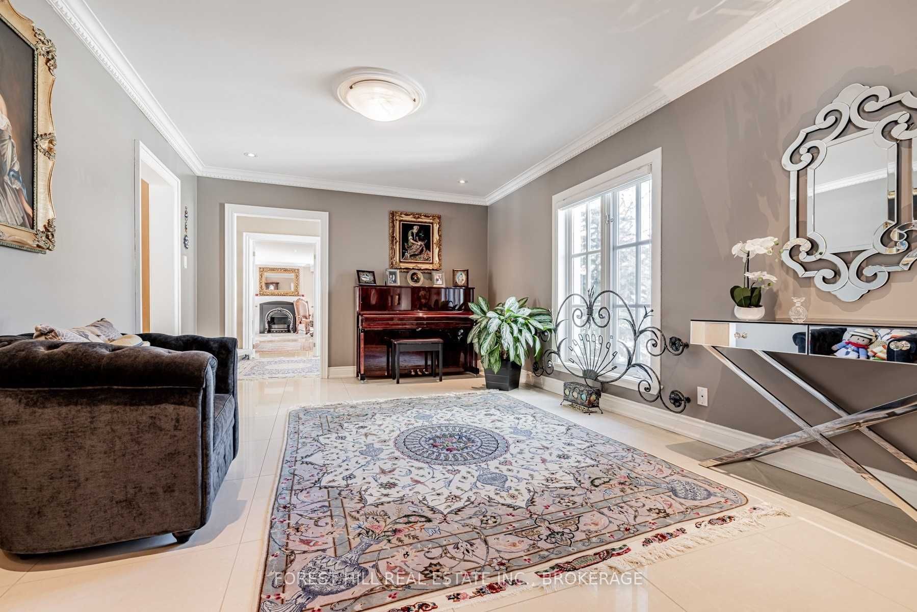 15 Laureleaf Rd