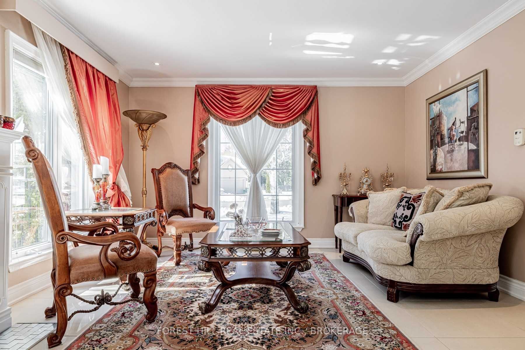 15 Laureleaf Rd