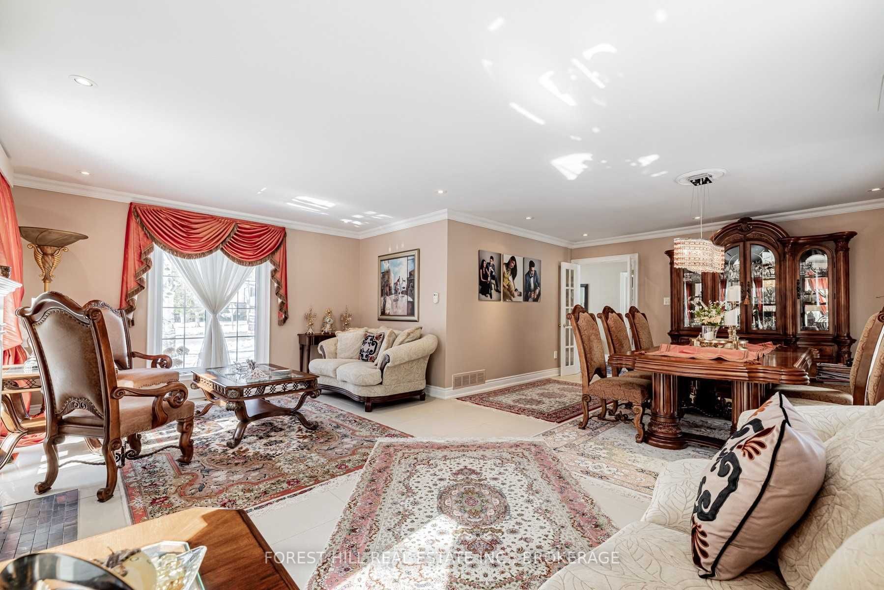 15 Laureleaf Rd