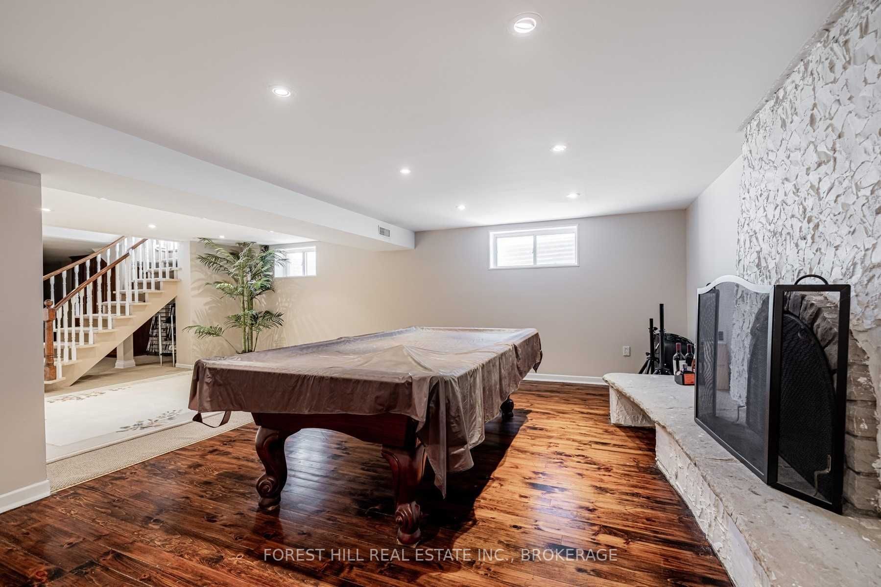 15 Laureleaf Rd