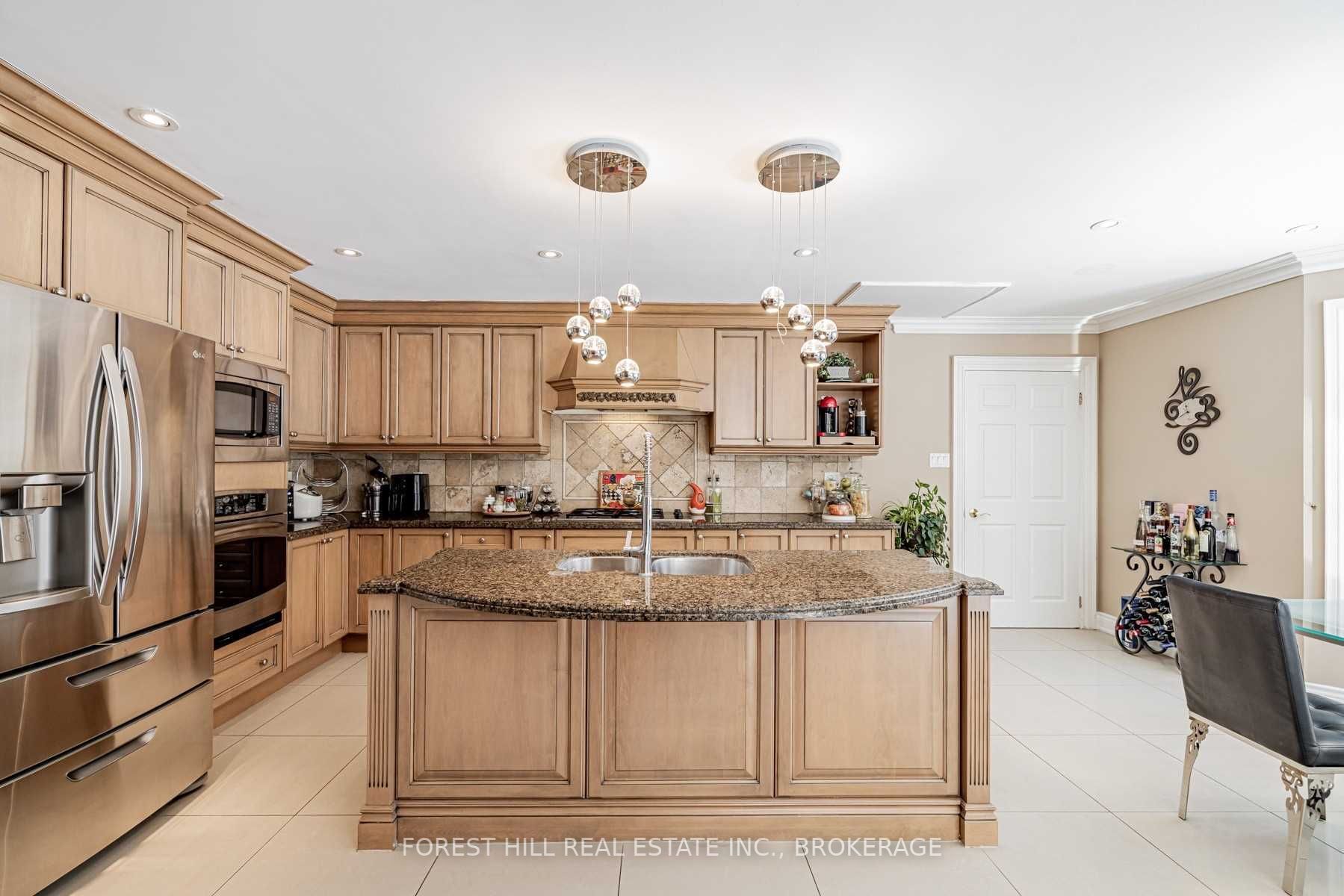 15 Laureleaf Rd