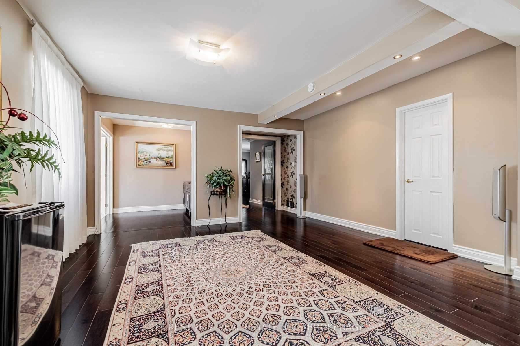 15 Laureleaf Rd