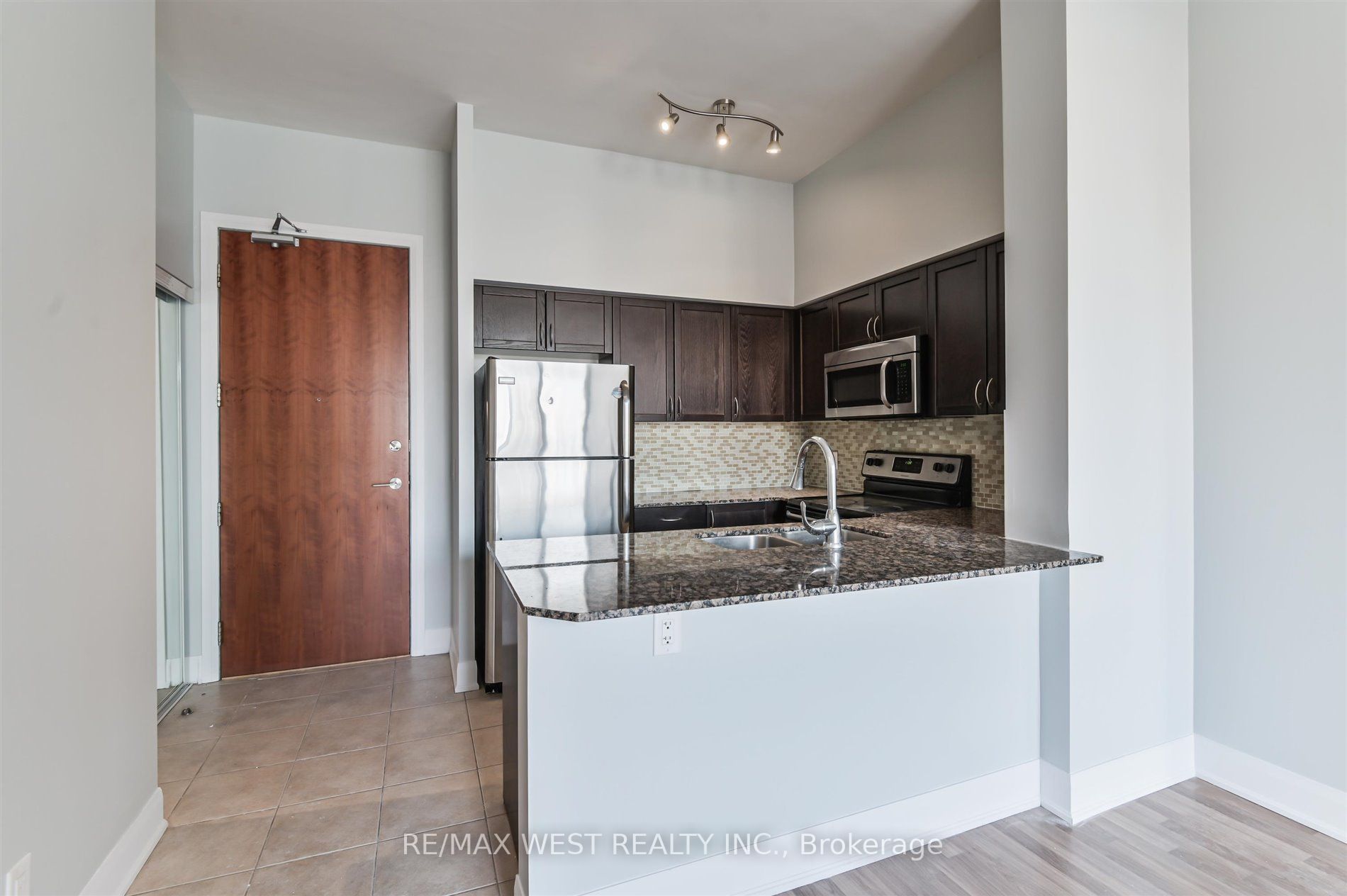 4700 Highway 7 # 206 Ave, #06