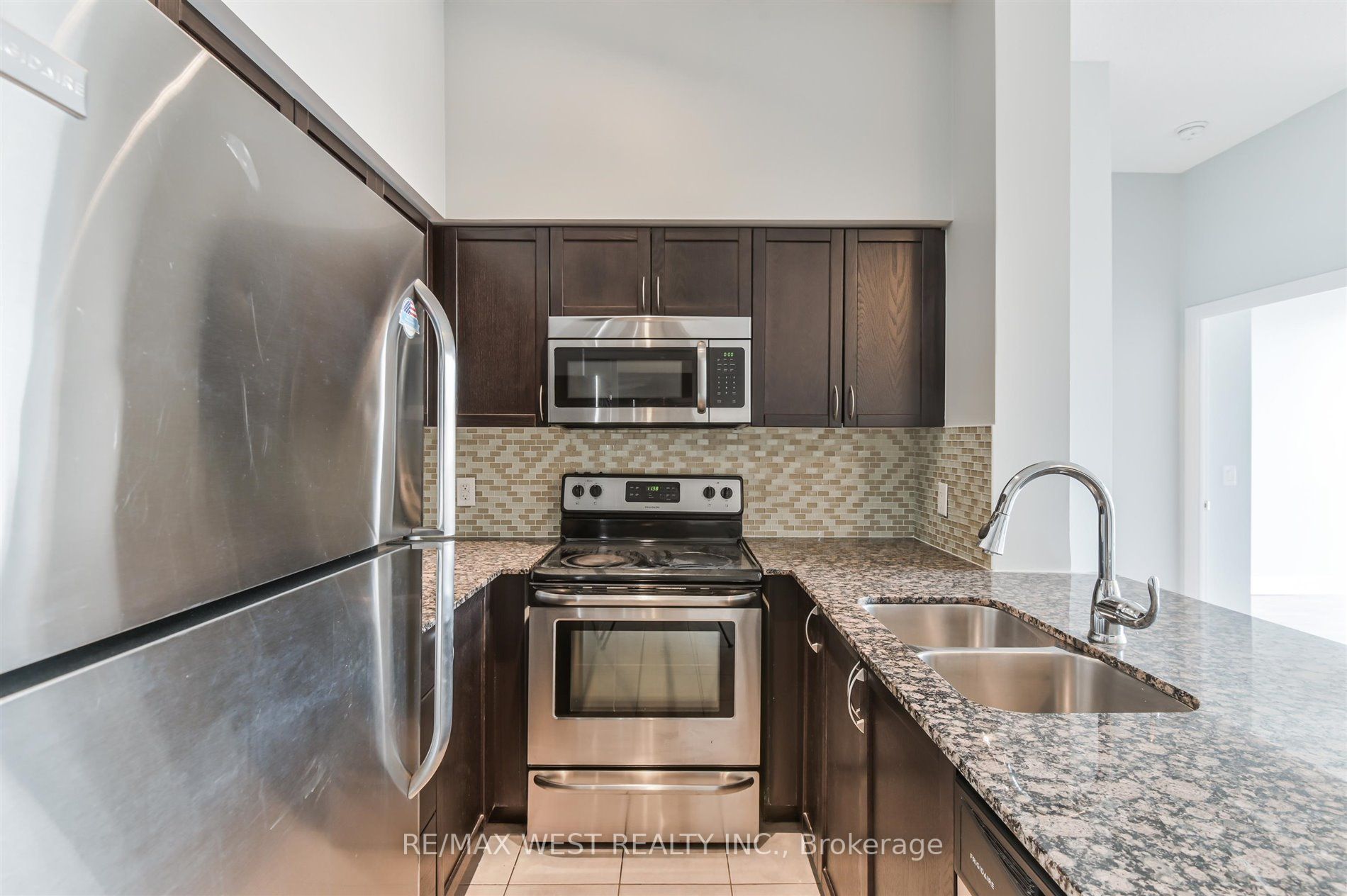 4700 Highway 7 # 206 Ave, #06