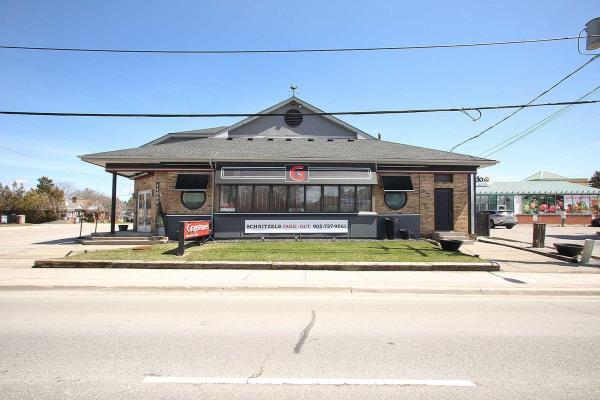 14889 Yonge St, Aurora