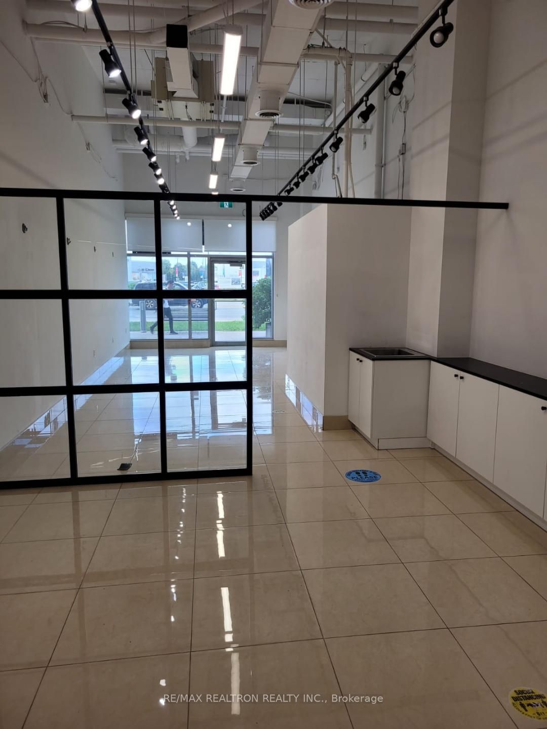 7163 Yonge St, #112