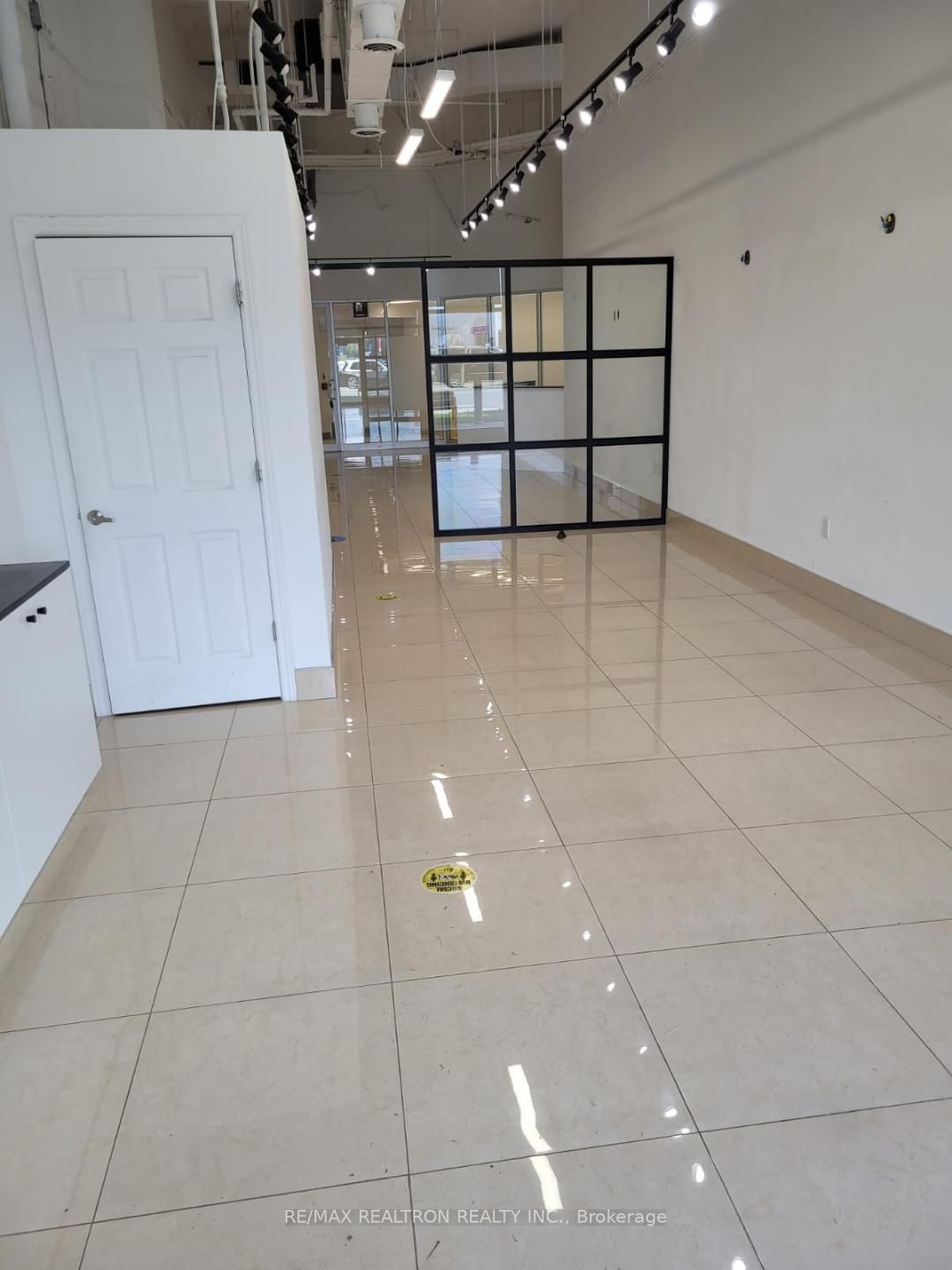 7163 Yonge St, #112