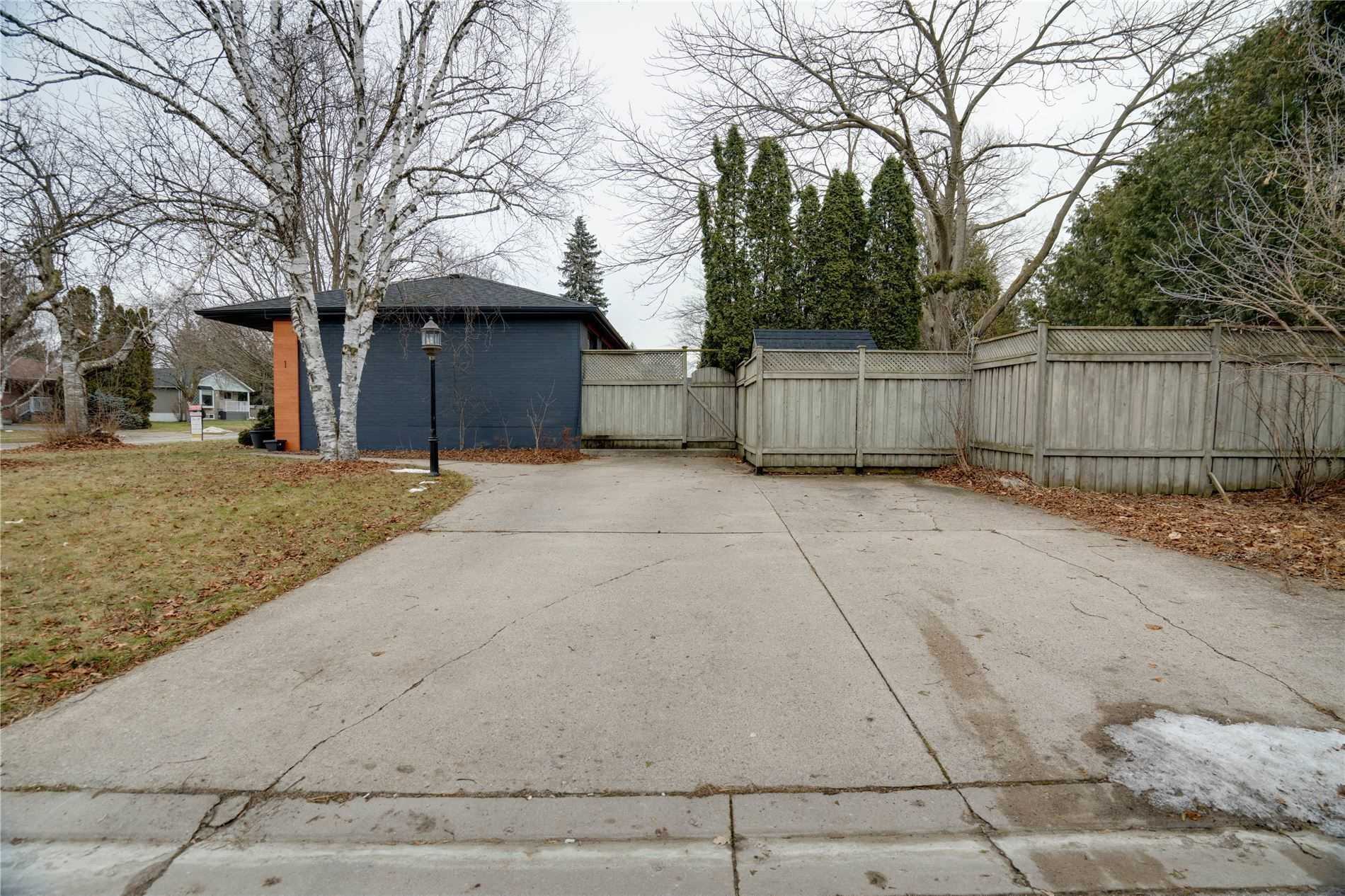 1 Willis Dr