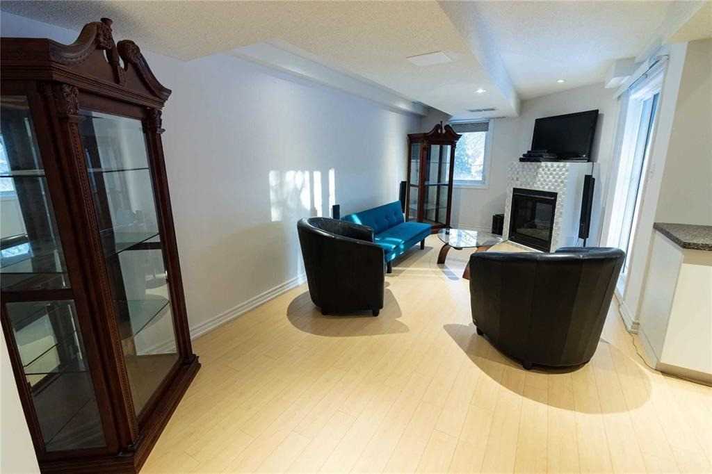 61 Gamble Glen Cres S