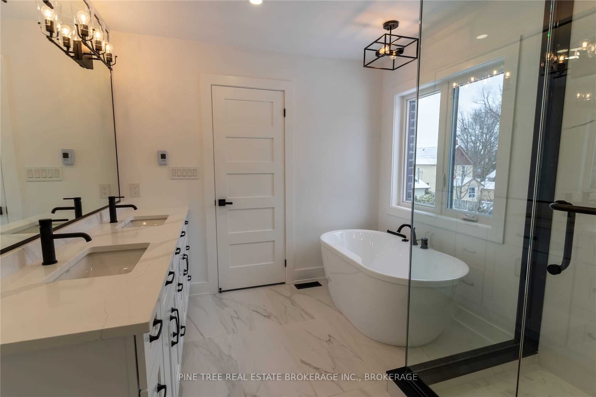 73 Nelson Street W