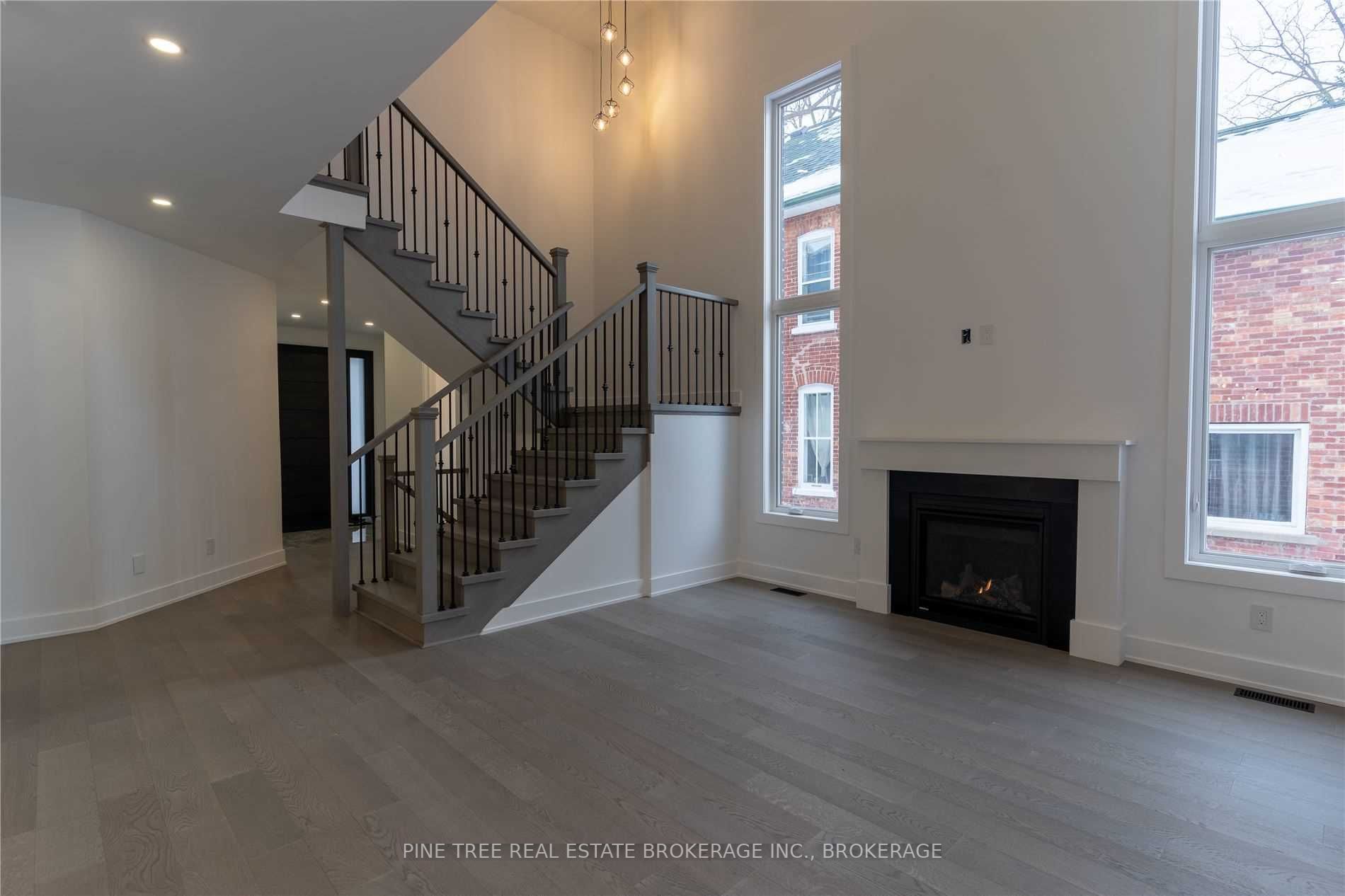 73 Nelson Street W