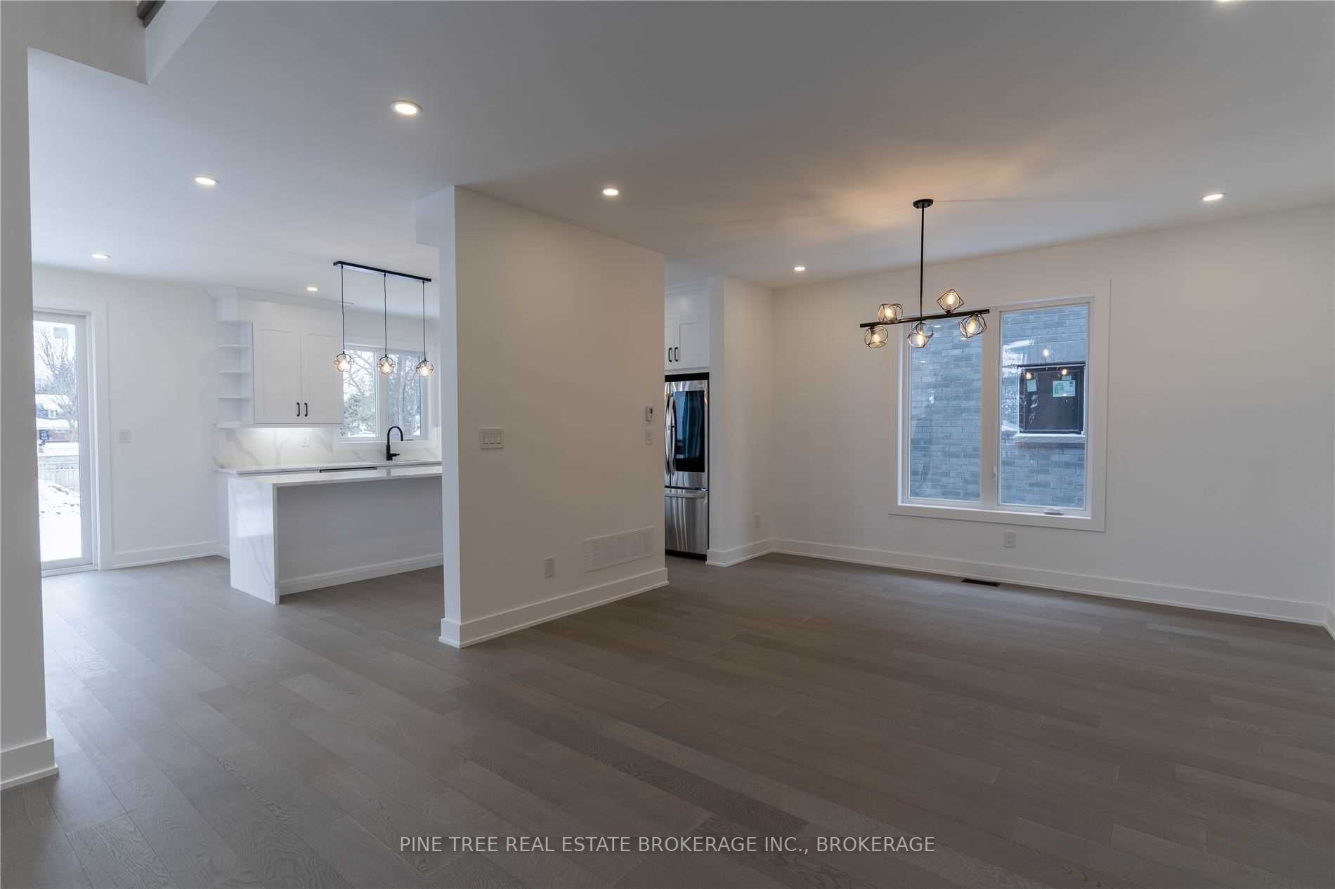73 Nelson Street W