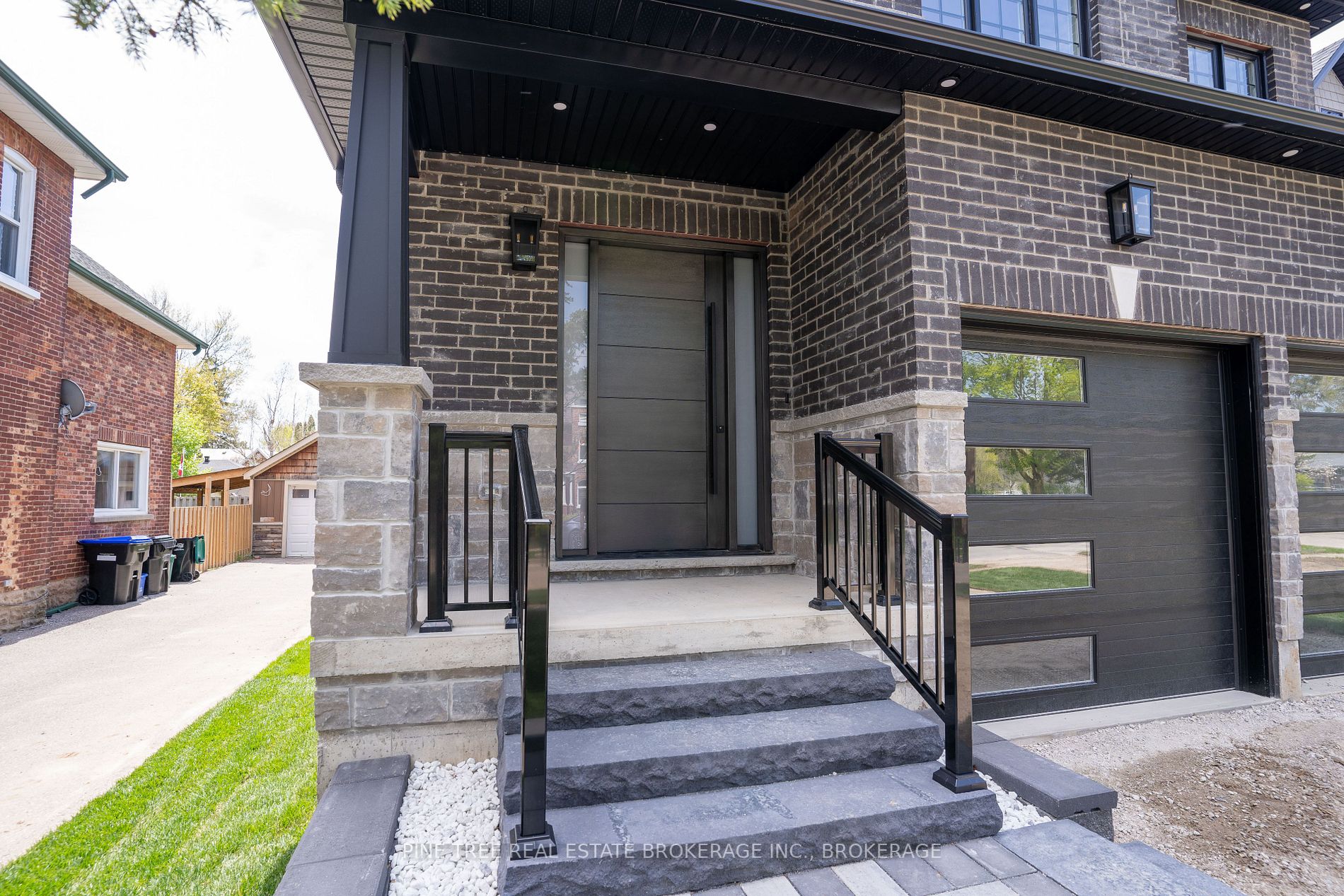 73 Nelson Street W