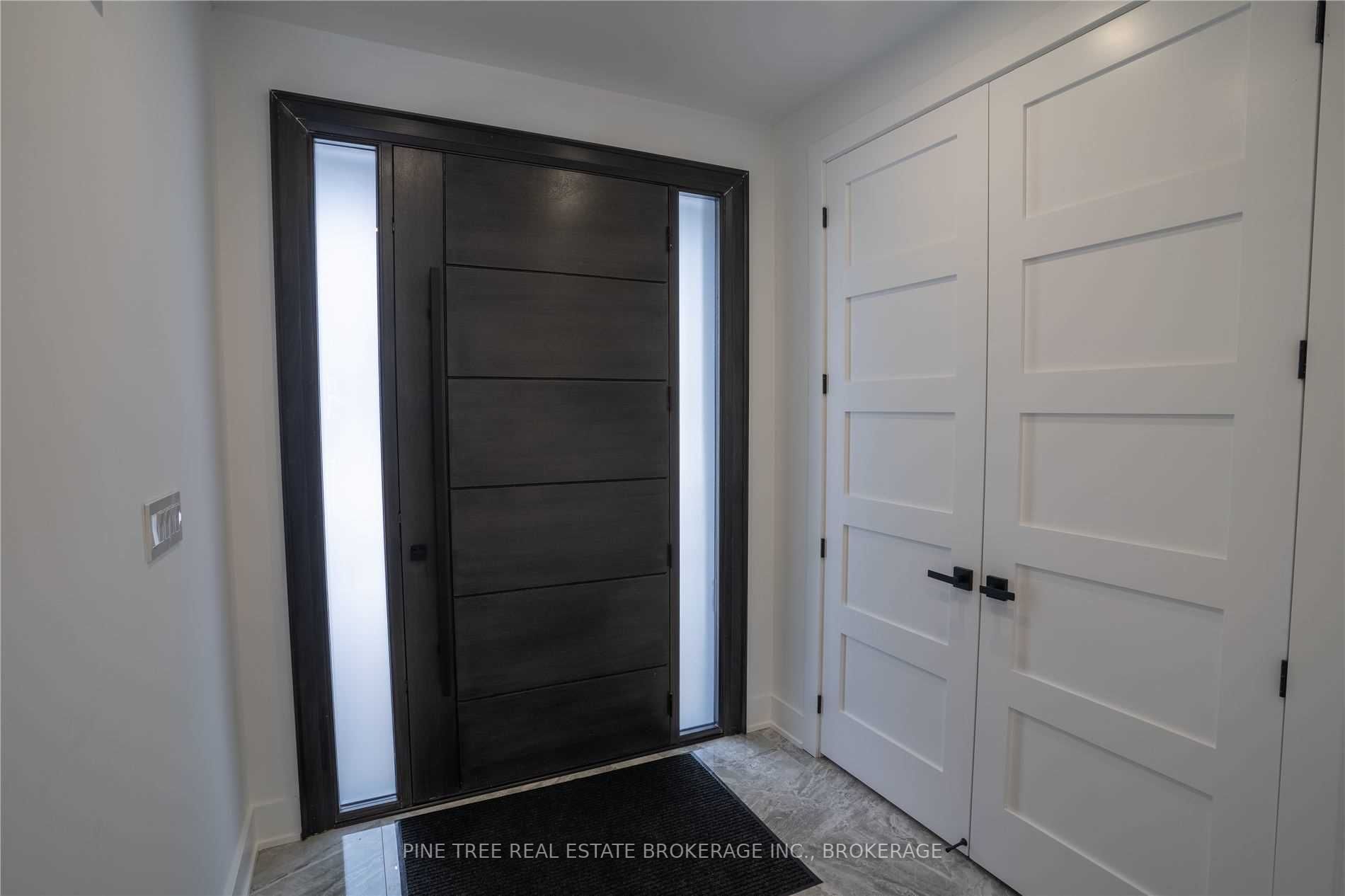 73 Nelson Street W