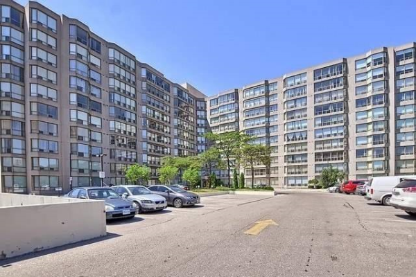 309 Major Mackenzie Dr E, Richmond Hill