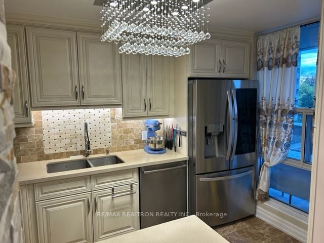 50 Inverlochy Blvd W, #510