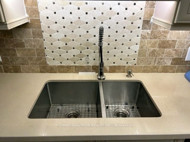 50 Inverlochy Blvd W, #510