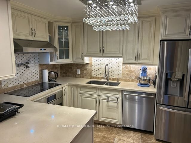 50 Inverlochy Blvd W, #510