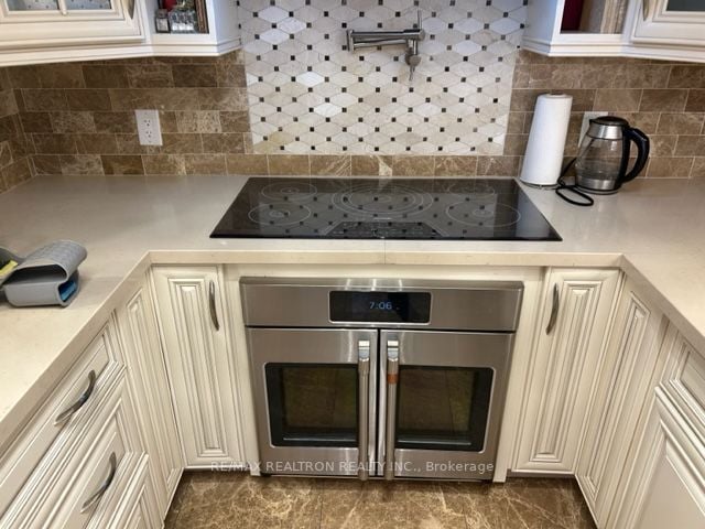 50 Inverlochy Blvd W, #510
