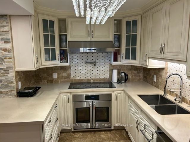 50 Inverlochy Blvd W, #510