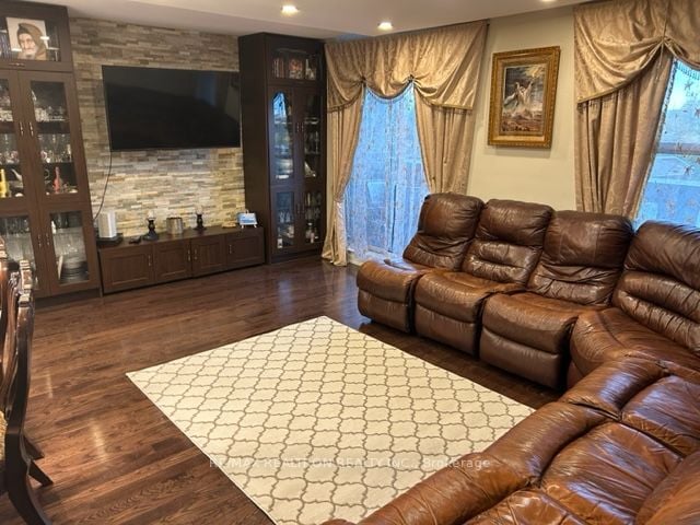 50 Inverlochy Blvd W, #510