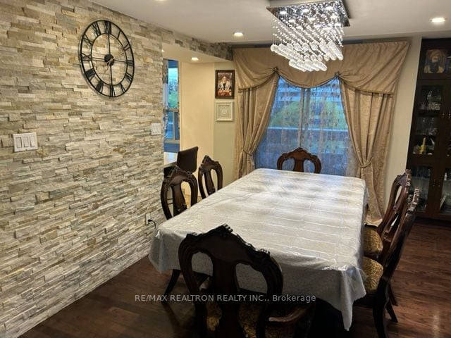 50 Inverlochy Blvd W, #510