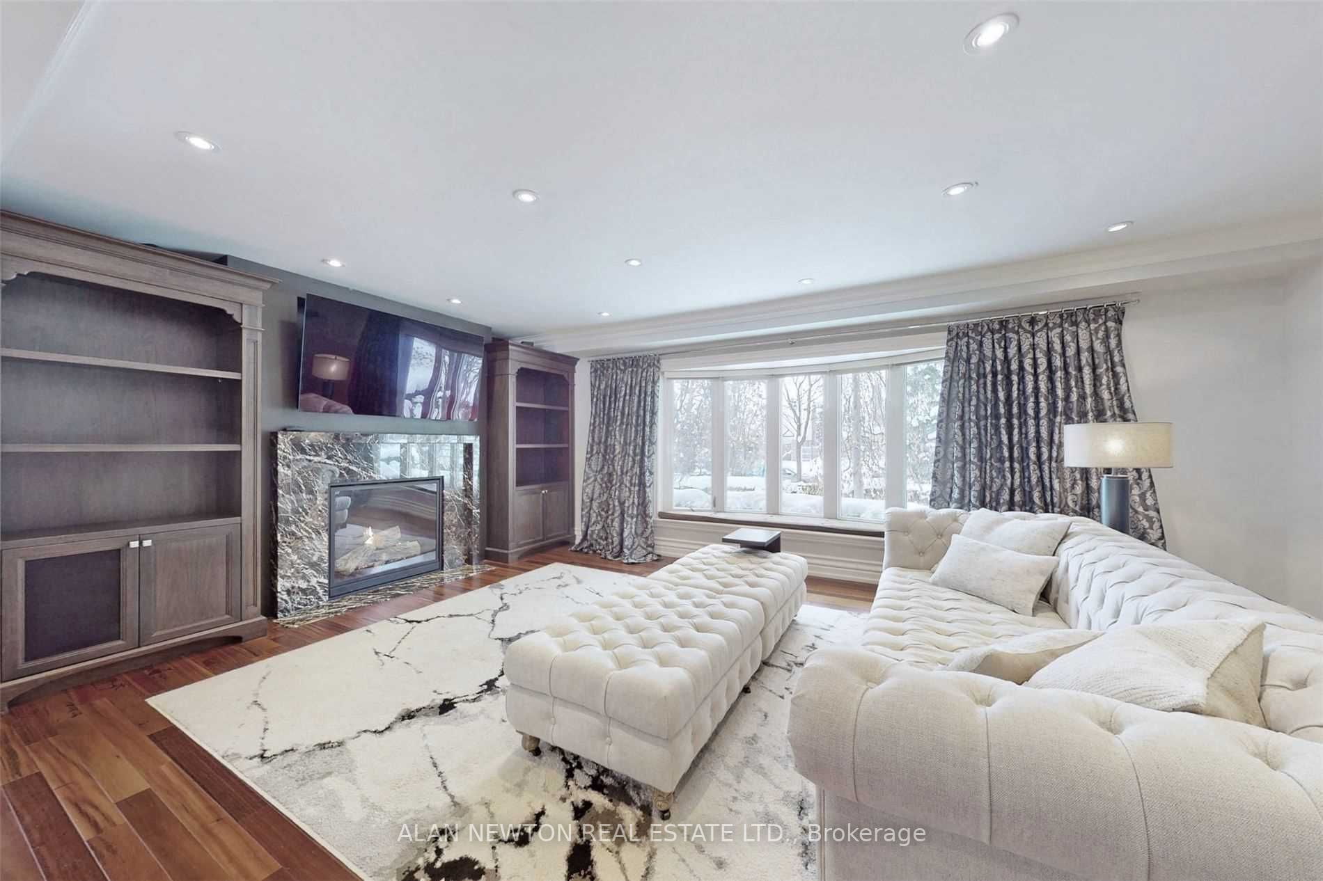 61 Riverside Blvd