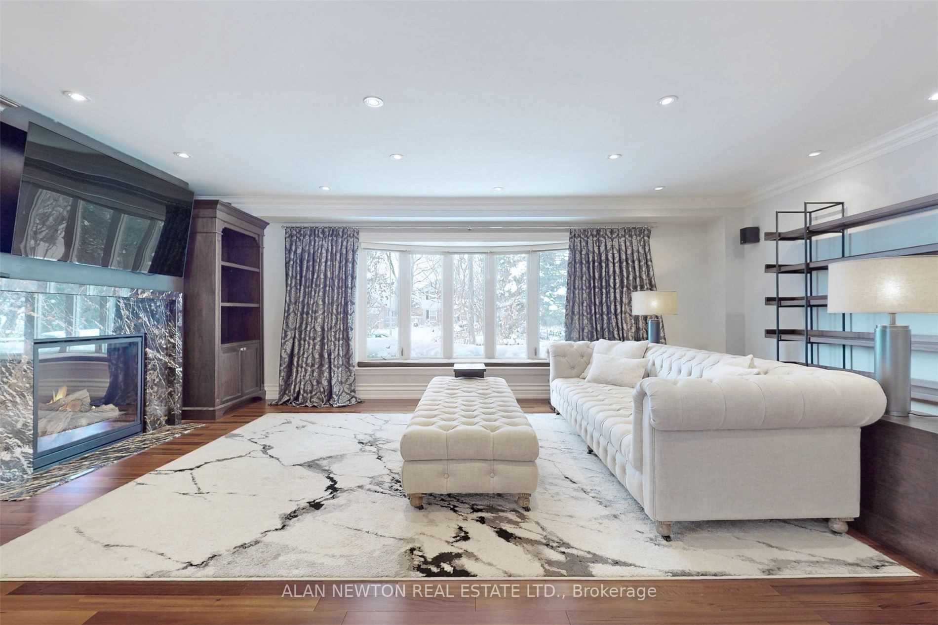 61 Riverside Blvd