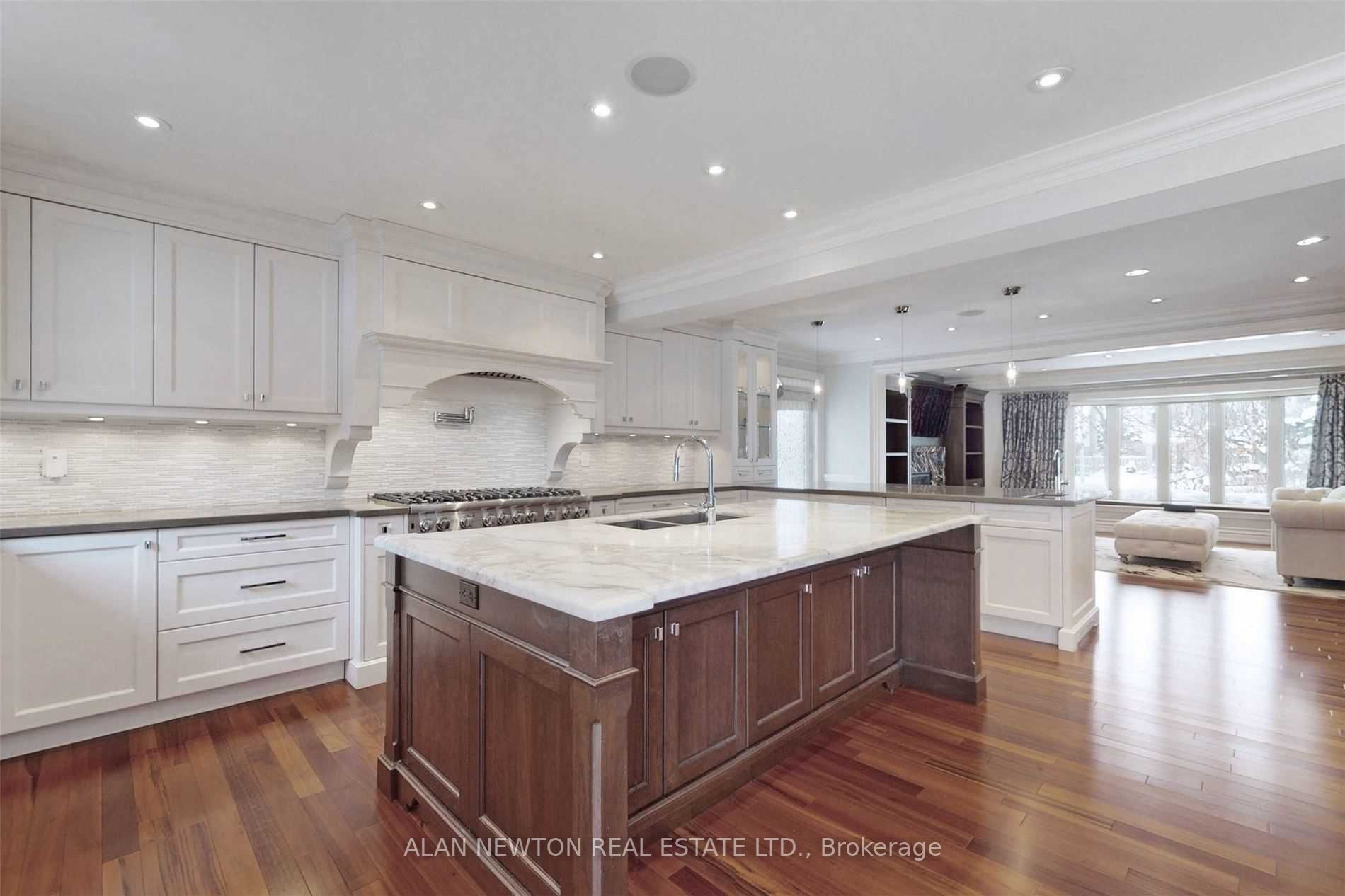 61 Riverside Blvd