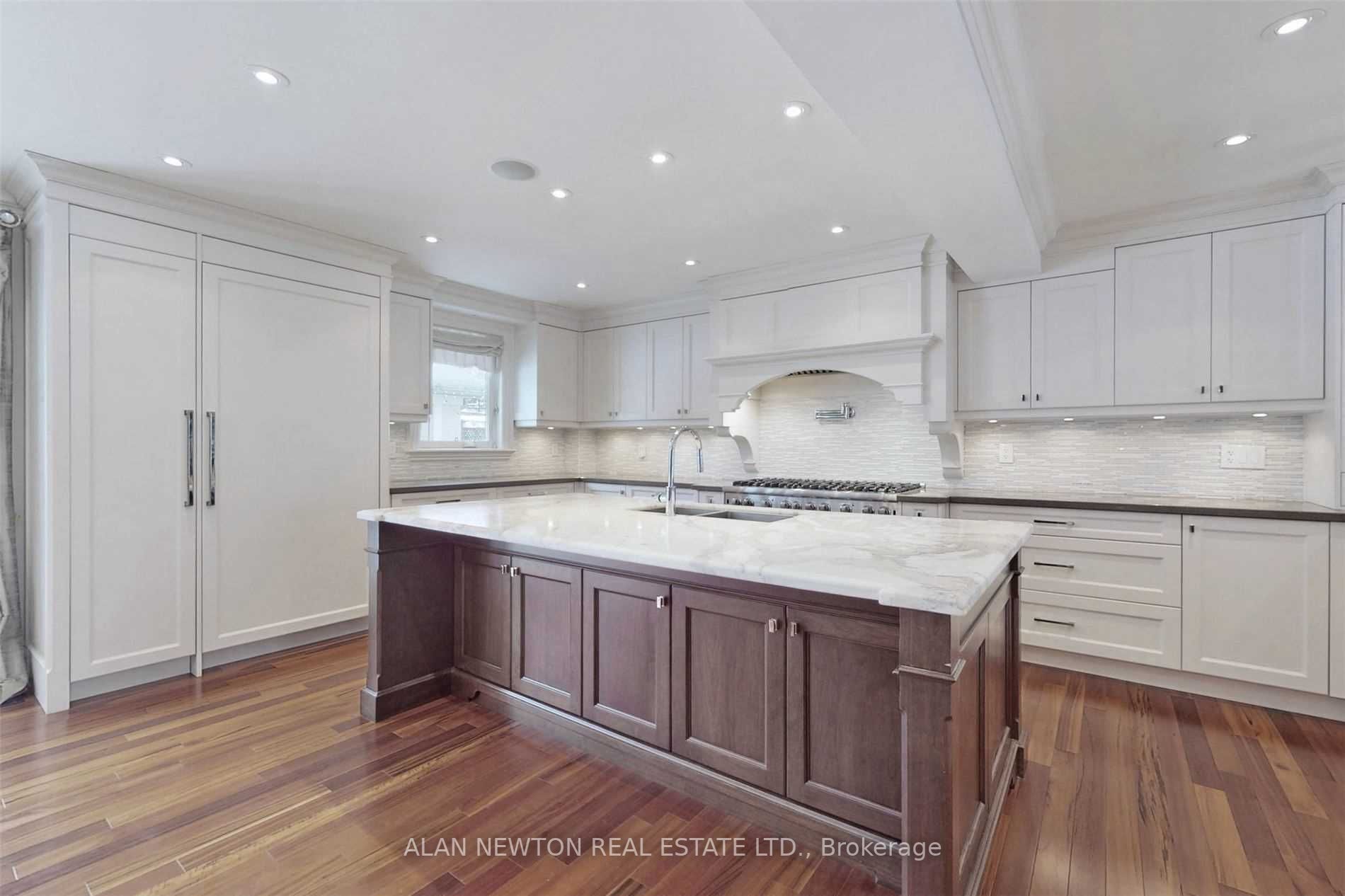 61 Riverside Blvd