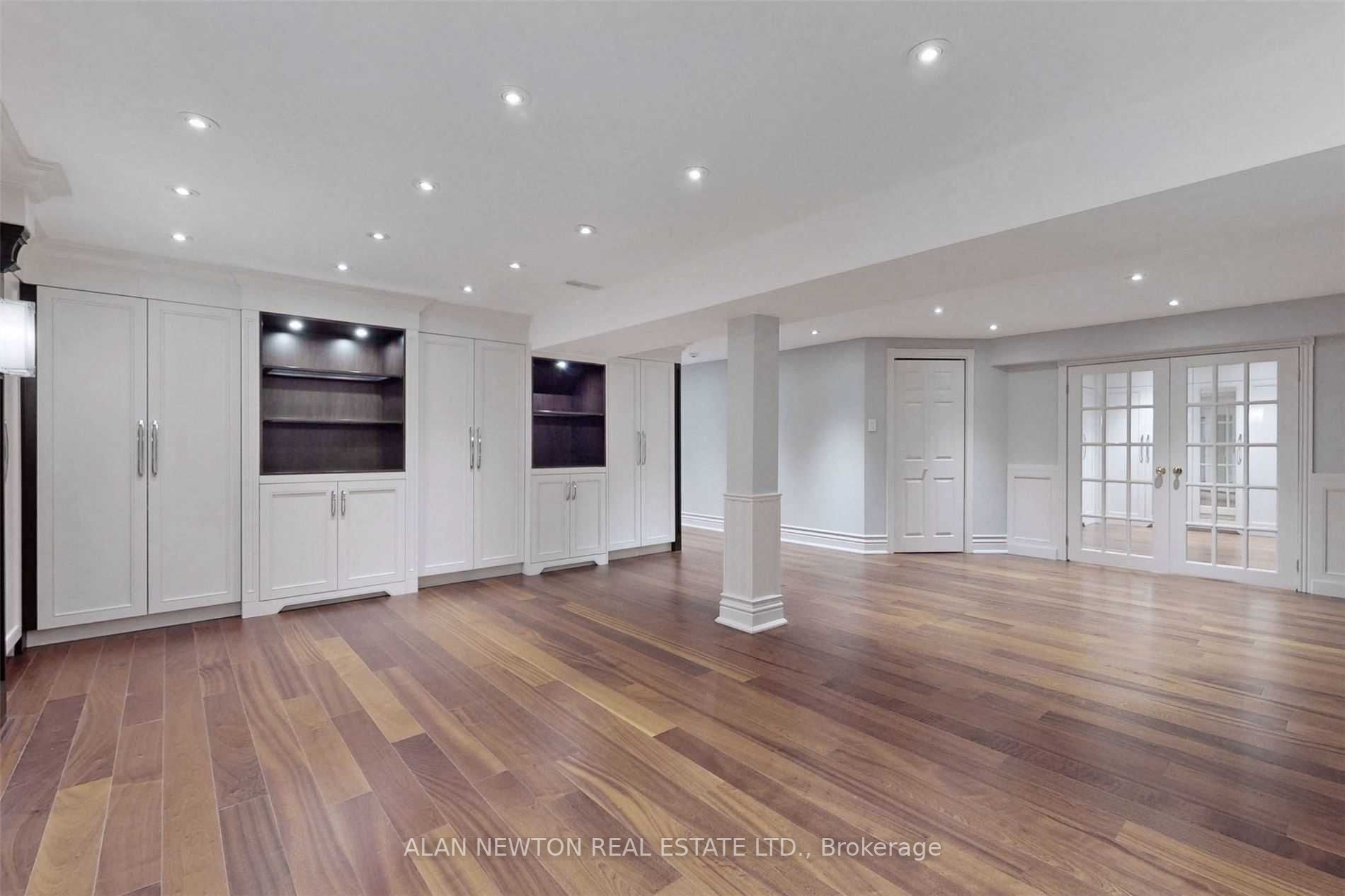 61 Riverside Blvd