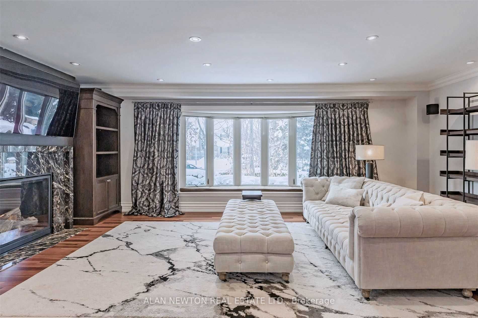 61 Riverside Blvd