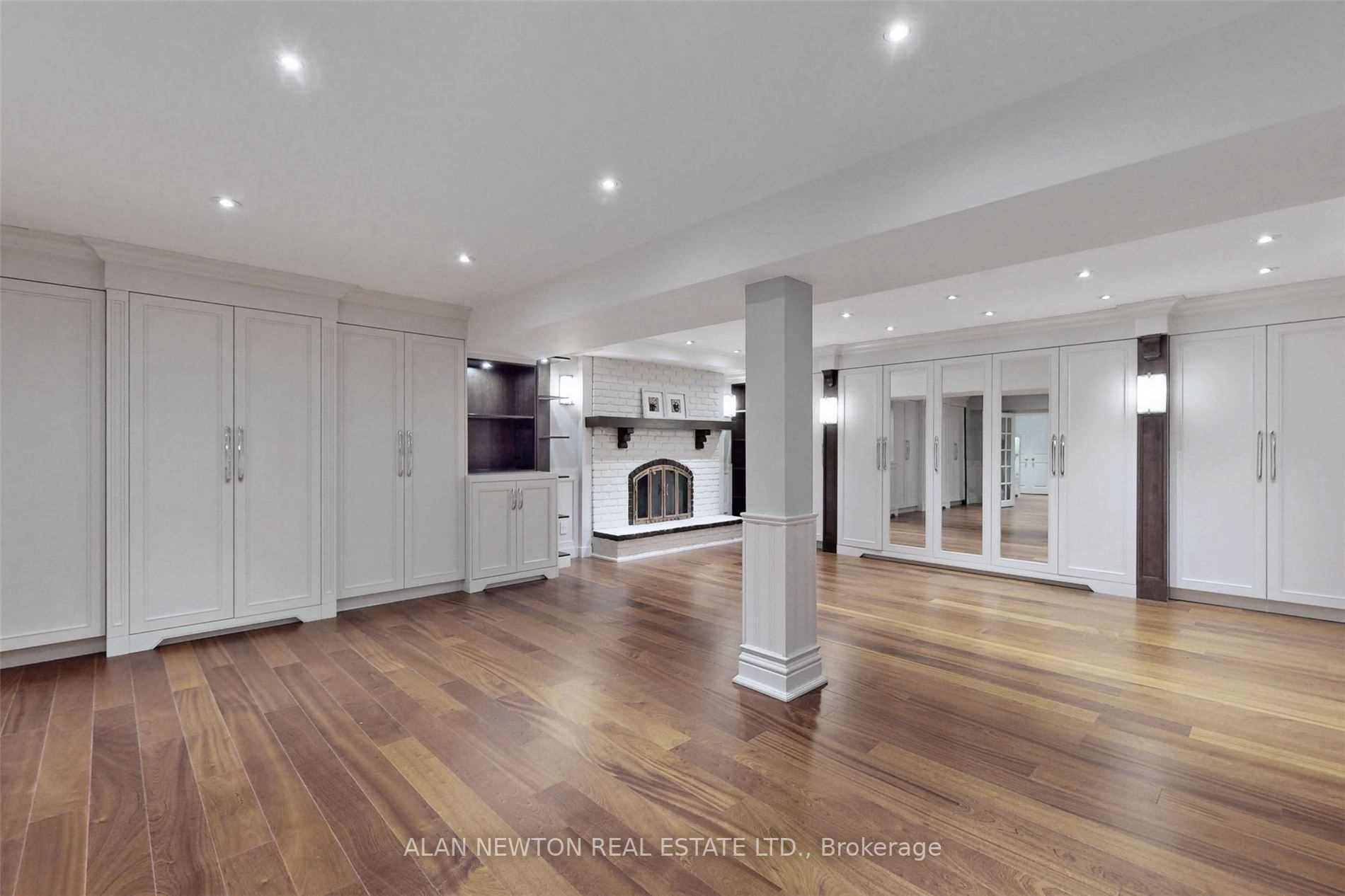 61 Riverside Blvd