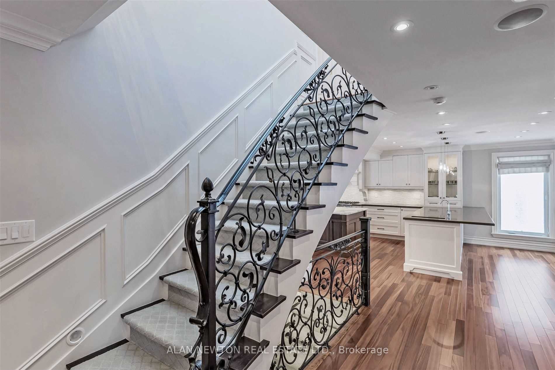 61 Riverside Blvd